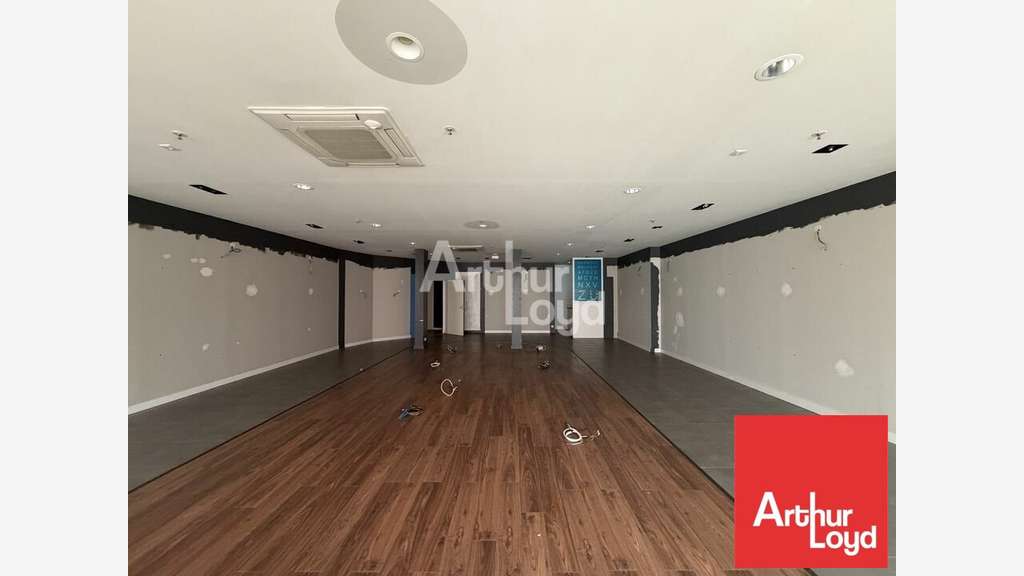 Cellule 139m² à louer à Chauray Mendes France