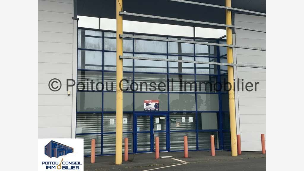 Local commercial 1185m² à louer à Chauray