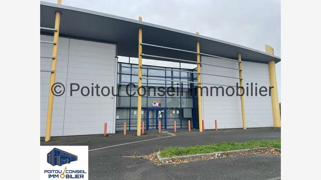 Local commercial 1185m² à louer à Chauray