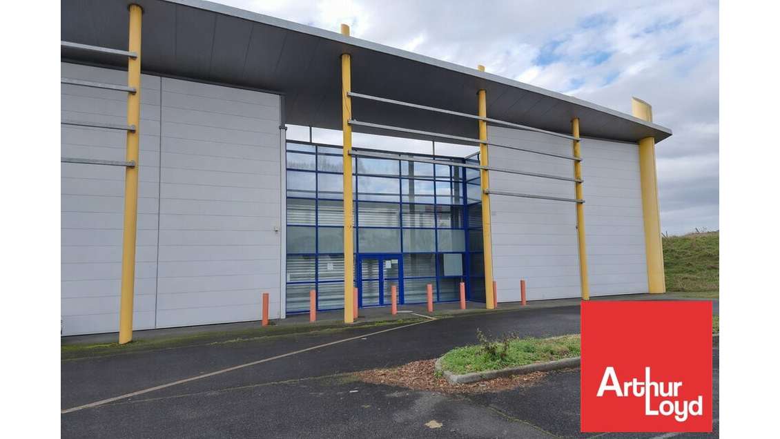 Local commercial 1185m² à louer à Chauray 