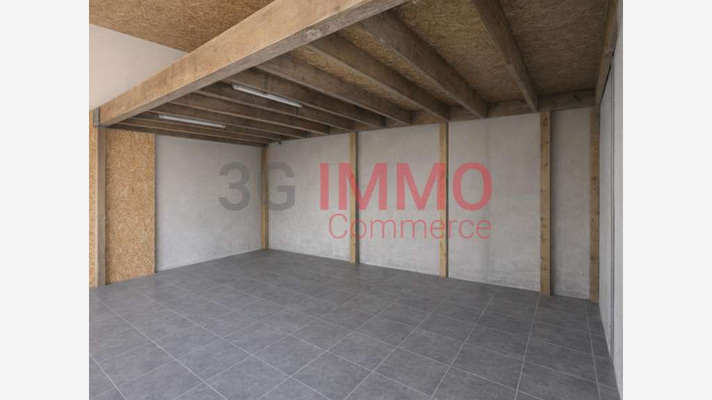 Loue local cial 90m² à Chauray empl stratégique