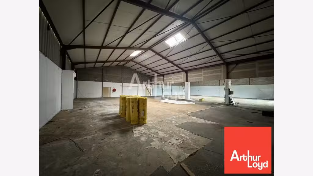 Loue local commercial 750m² Chauray Mendès France