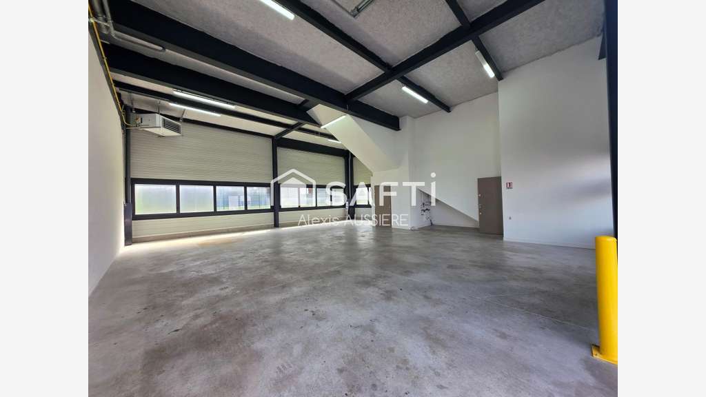 A louer local commercial 262m² Chanteloup-en-Brie