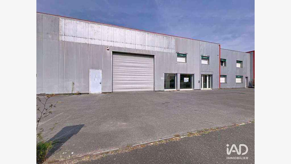 A louer local d'activité de 1345m² Chevry-Cossigny