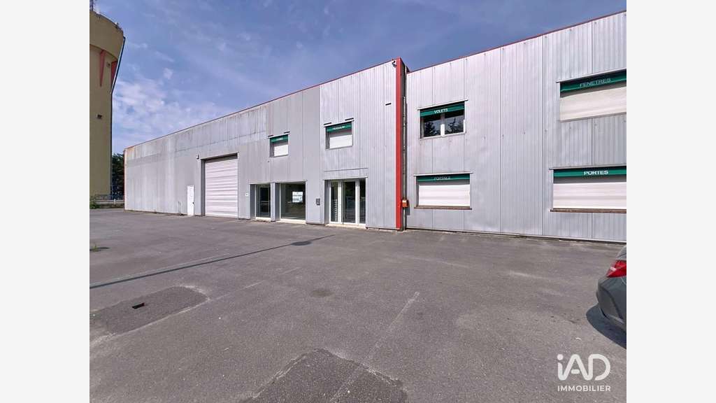A louer local d'activité de 1345m² Chevry-Cossigny