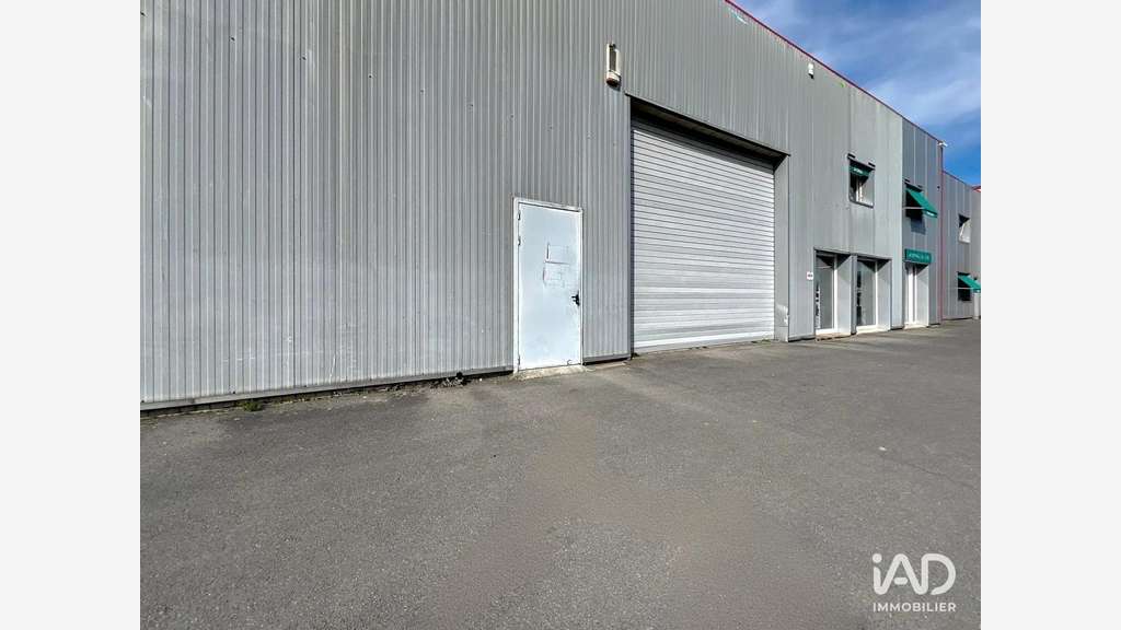 A louer local d'activité de 1345m² Chevry-Cossigny