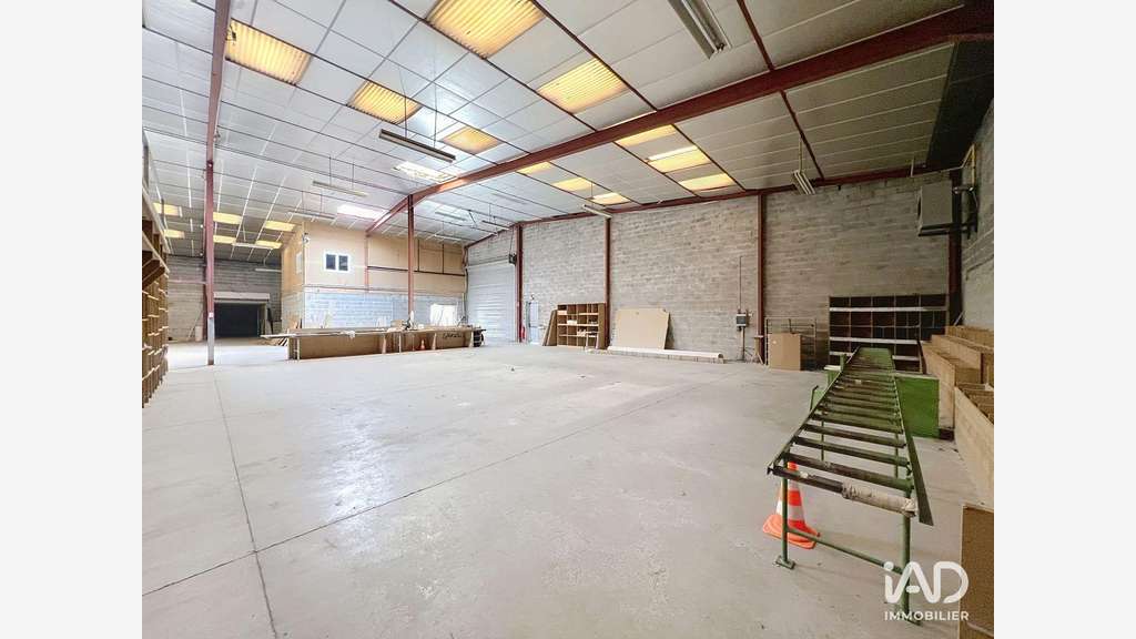 A louer local d'activité de 1345m² Chevry-Cossigny