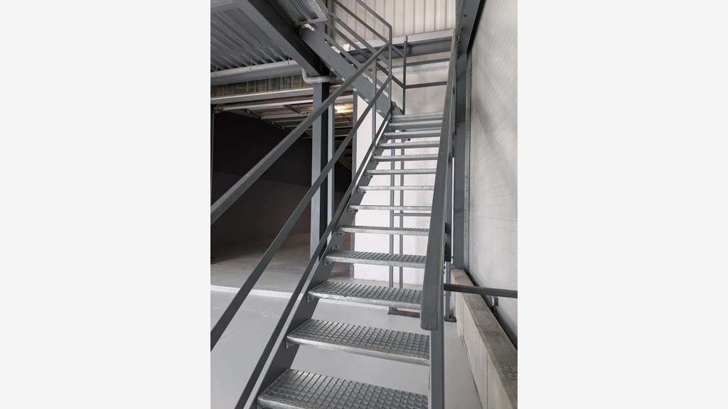 Loue local commercial neuf 380m² proche Chambéry