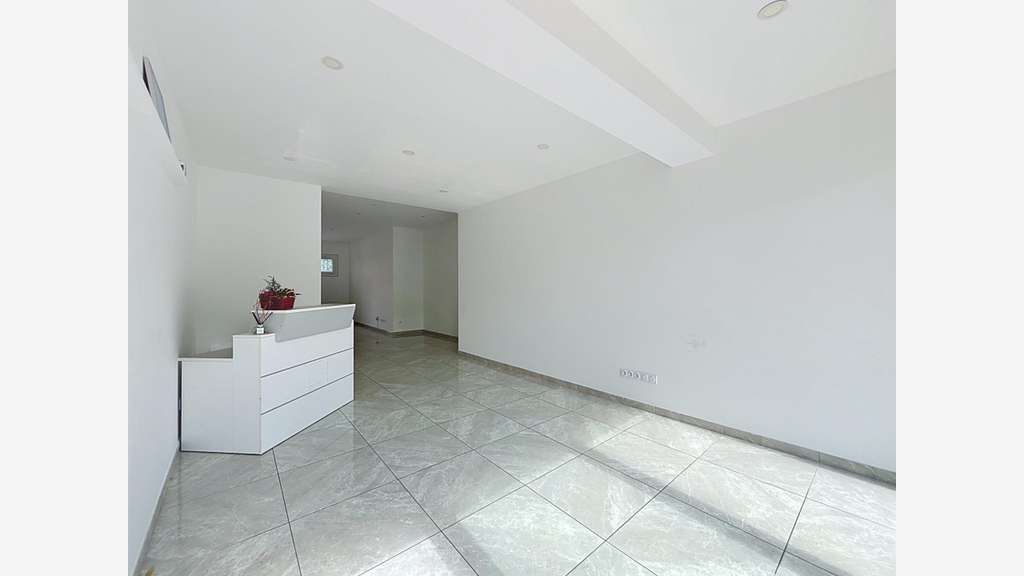 Location local 43m² face tramway T9 Choisy-le-Roi