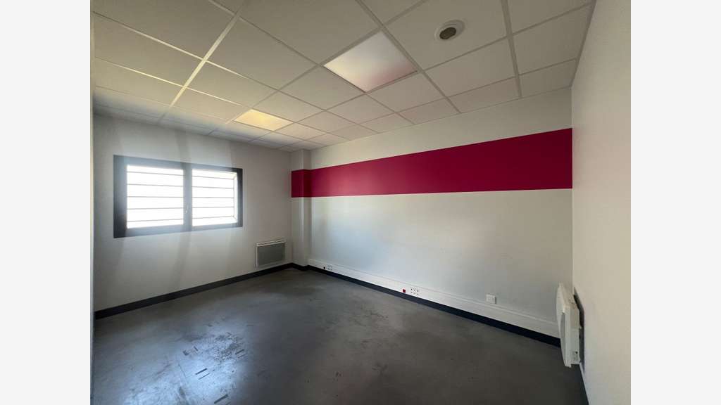 Vente local commercial excellent état 680m² Cholet