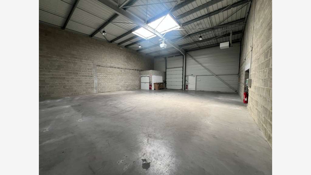 Vente local commercial excellent état 680m² Cholet