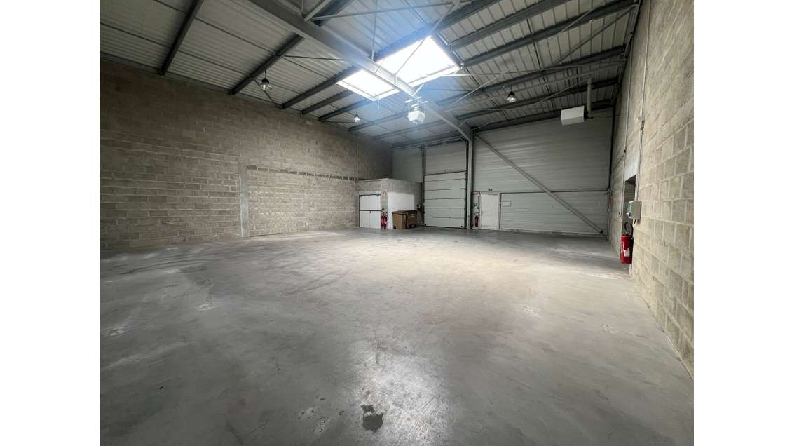 Vente local commercial excellent état 680m² Cholet