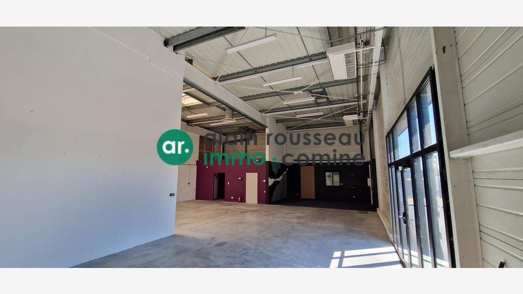 Location local commercial 300m² à Cholet