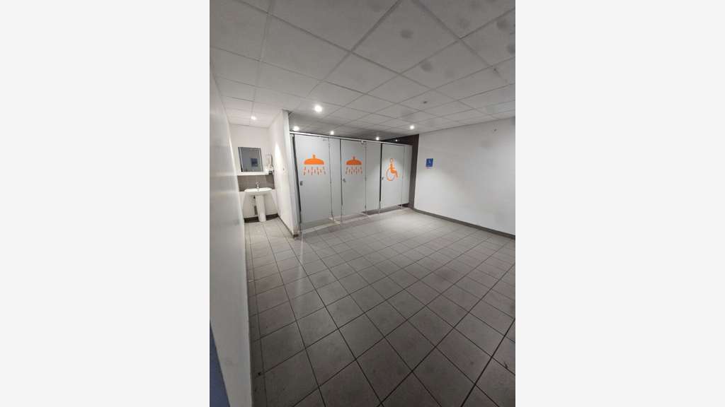 A louer locaux 510m²sur axe fréquenté à Cholet