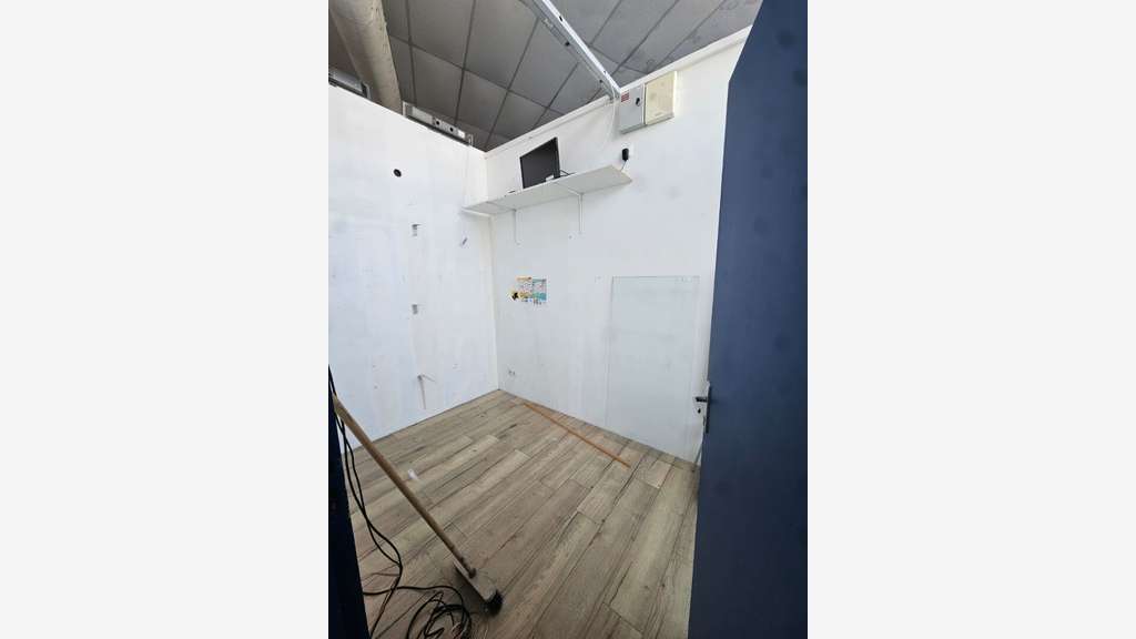 A louer locaux 510m²sur axe fréquenté à Cholet