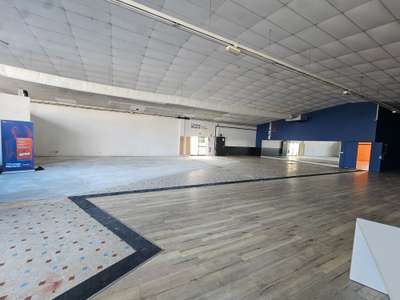 A louer locaux 510m²sur axe fréquenté à Cholet