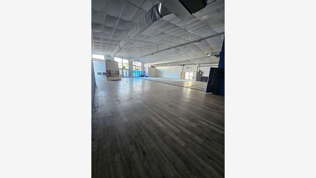 A louer locaux 510m²sur axe fréquenté à Cholet