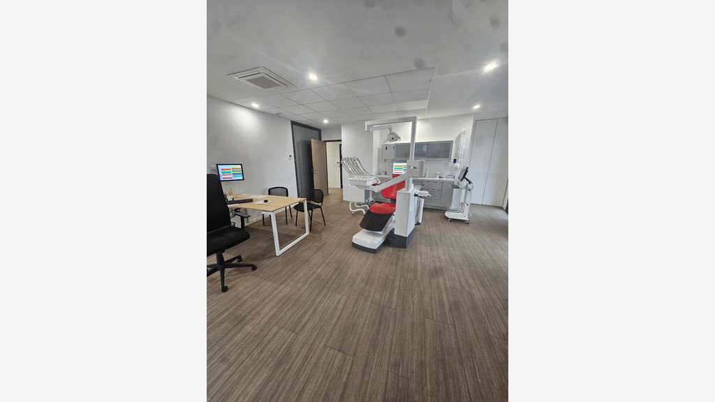 A louer bureau 202m² excellent état Cholet centre