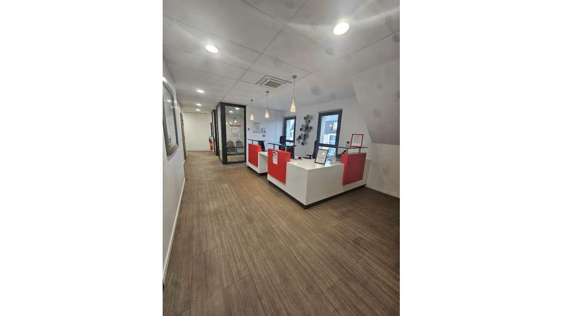 A louer bureau 202m² excellent état Cholet centre