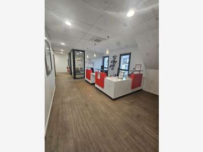 A louer bureau 202m² excellent état Cholet centre