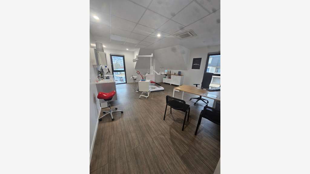 A louer bureau 202m² excellent état Cholet centre