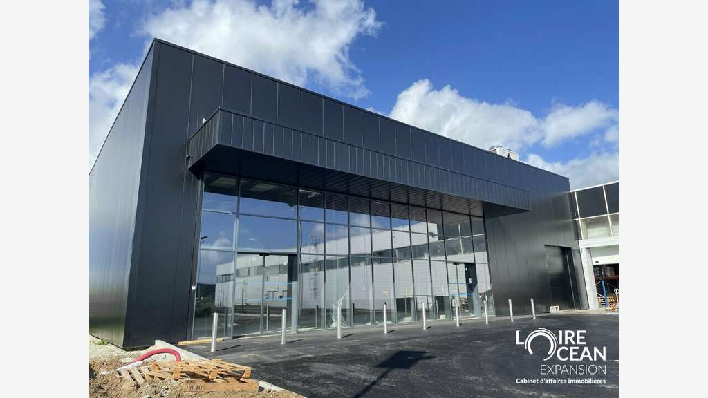 A louer cellule commerciale 1000m² à Cholet Nord