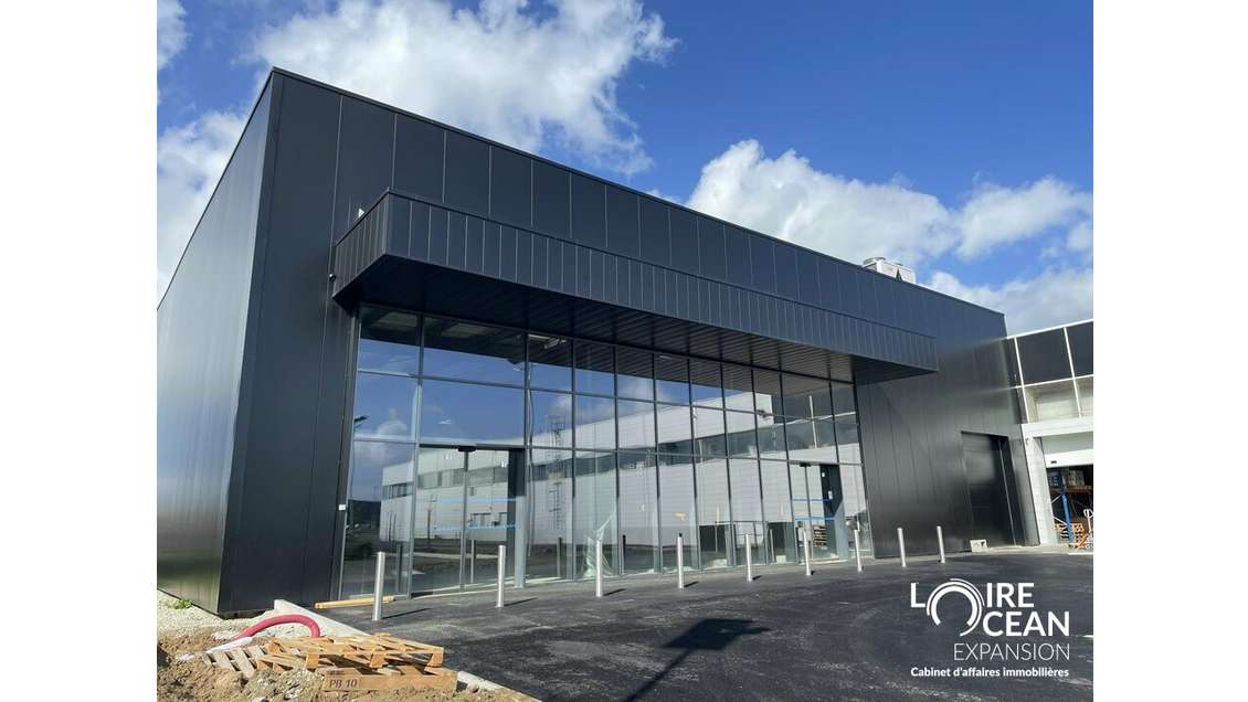A louer cellule commerciale 1000m² à Cholet Nord