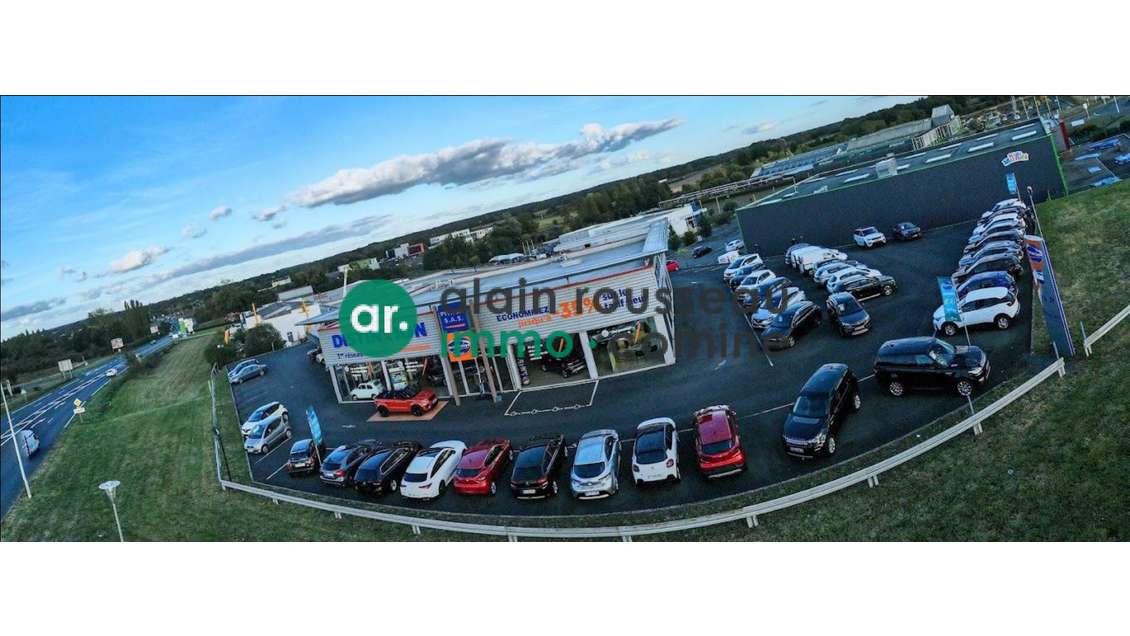 Local commercial 1725m² à louer à Cholet 