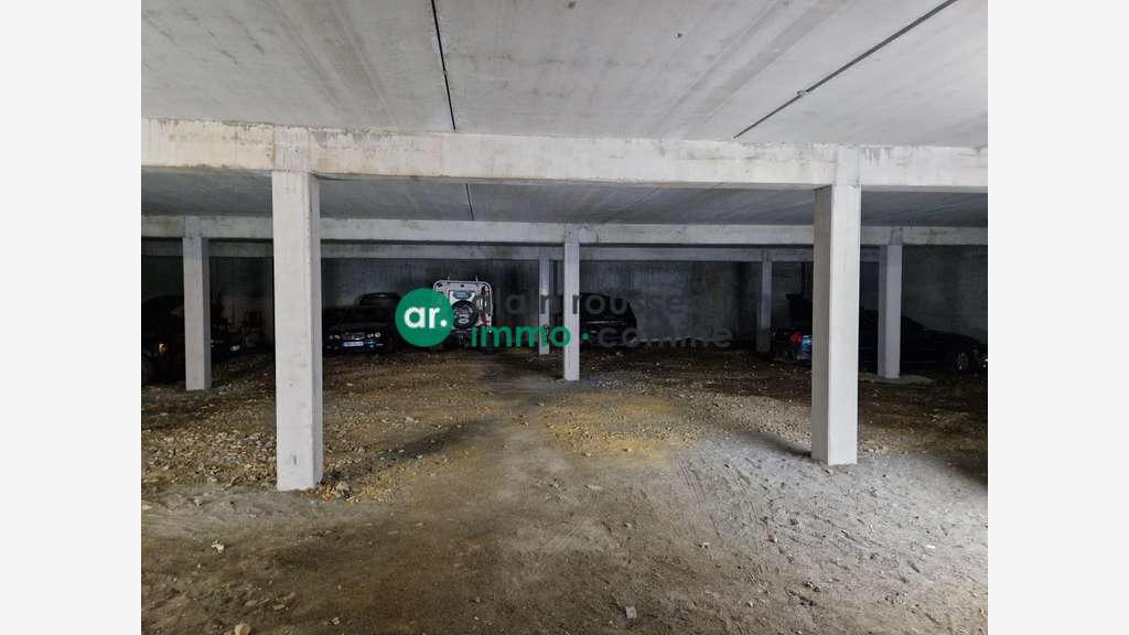 Local commercial 1725m² à louer à Cholet 