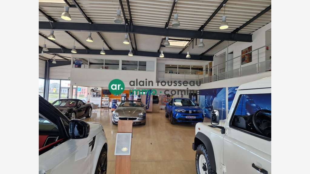 Local commercial 1725m² à louer à Cholet 