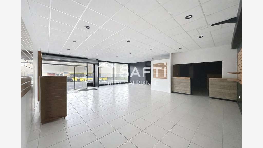 Loue local commercial 146m² + dépôt 98m² à Cholet