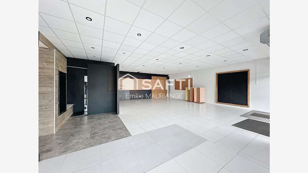 Loue local commercial 146m² + dépôt 98m² à Cholet