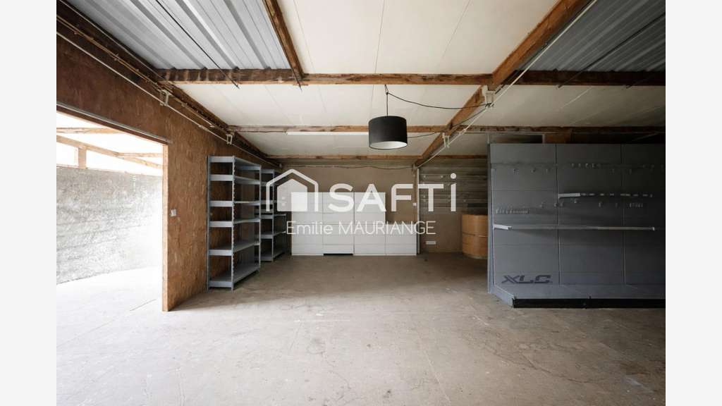 Loue local commercial 146m² + dépôt 98m² à Cholet