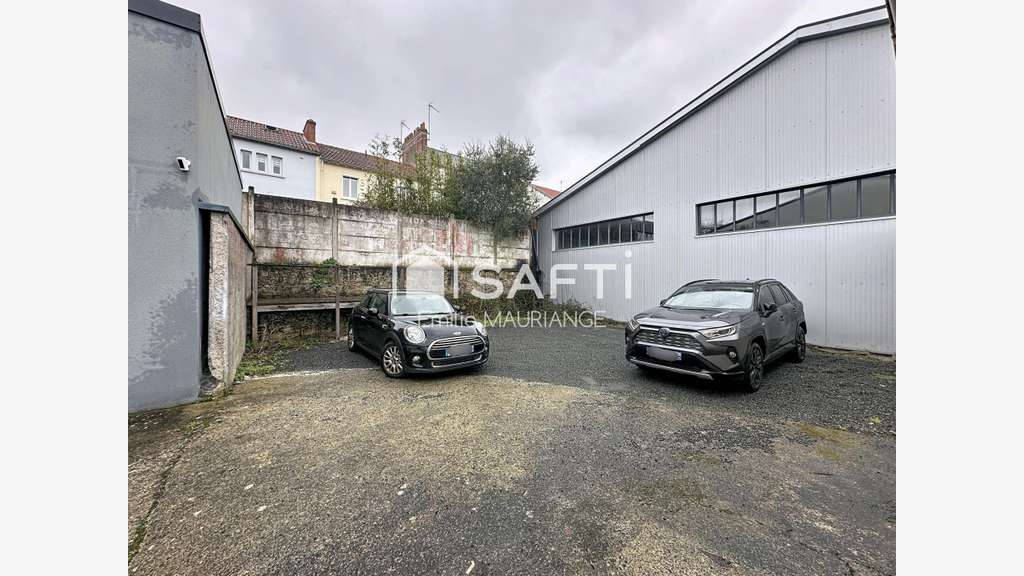 Loue local commercial 146m² + dépôt 98m² à Cholet