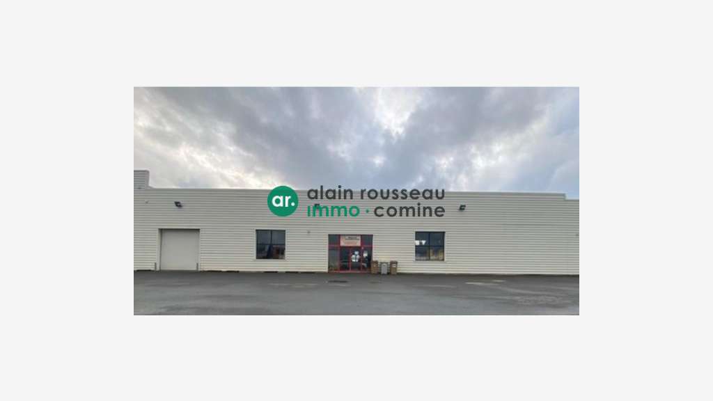 Local commercial 782m² à louer à Cholet