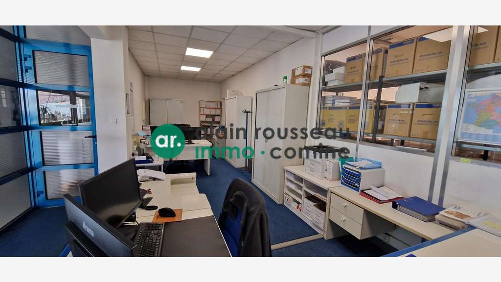 A louer local commercial 1450m² à Cholet