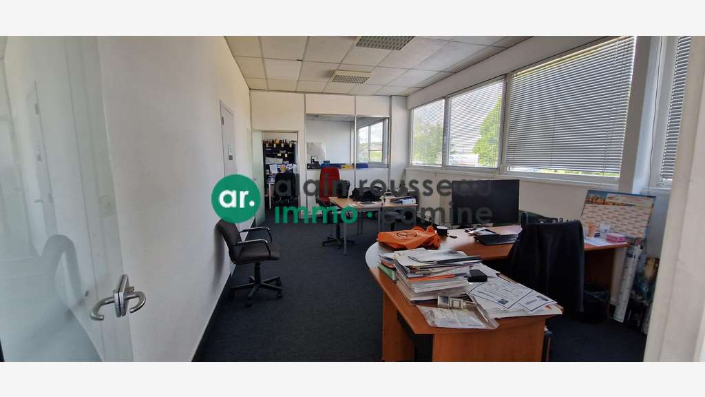 A louer local commercial 1450m² à Cholet