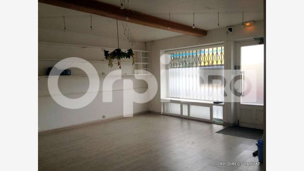 Local commercial 48m² à louer à Civrieux