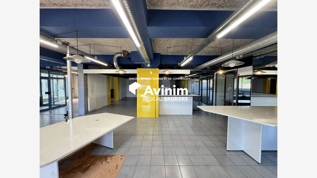 A louer local commercial en angle 497m² à Clamart