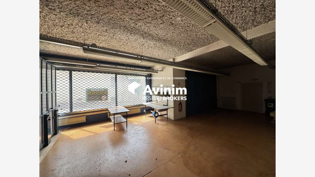 A louer local commercial en angle 497m² à Clamart
