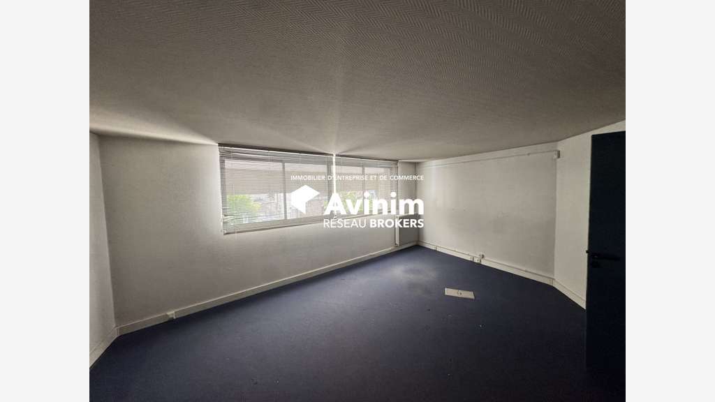 A louer local commercial en angle 497m² à Clamart