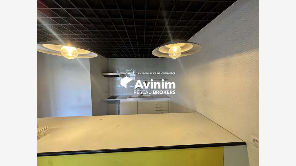 A louer local commercial en angle 497m² à Clamart