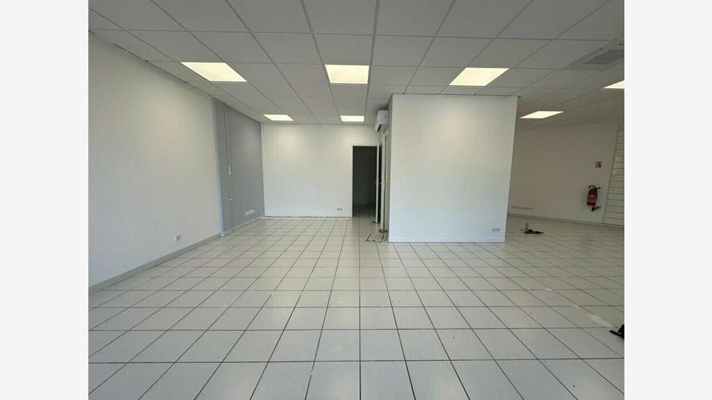 Local commercial de 90m² à louer à Clapiers