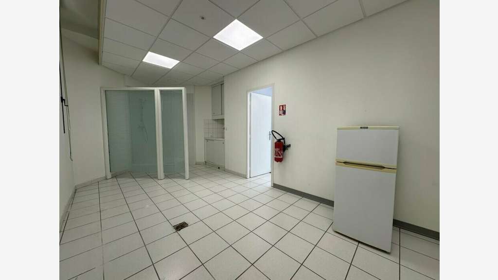 Local commercial de 90m² à louer à Clapiers