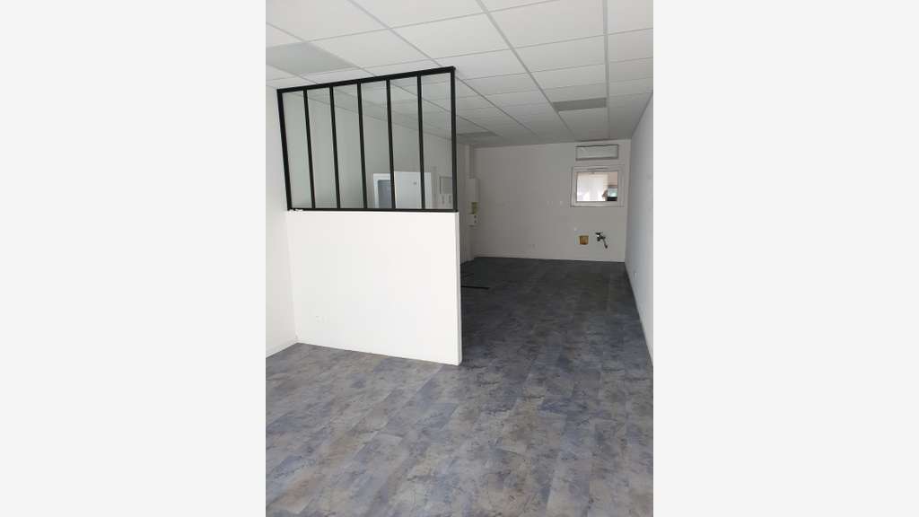 A louer local commercial 44m² à Cléon-d'Andran