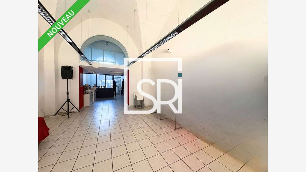 A louer local commercial 164m² centre Clermont-Fd