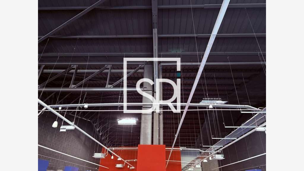 Local commercial 1238m² à louer à Clermont Ferrand