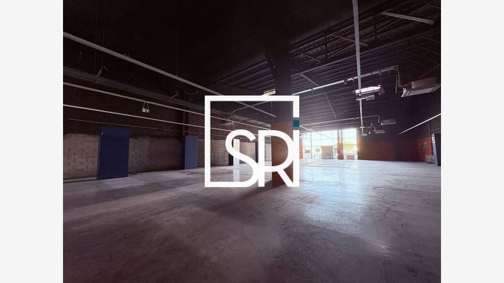 Local commercial 1238m² à louer à Clermont Ferrand