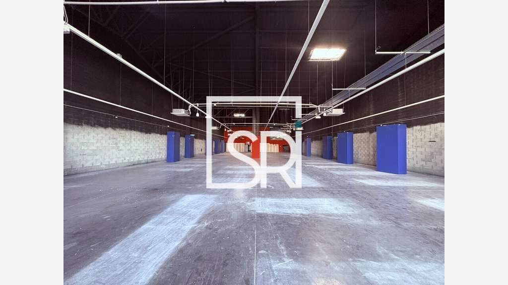 Local commercial 1238m² à louer à Clermont Ferrand