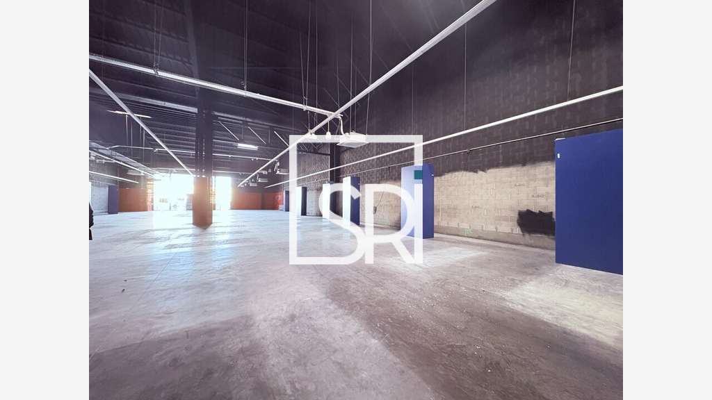 Local commercial 1238m² à louer à Clermont Ferrand